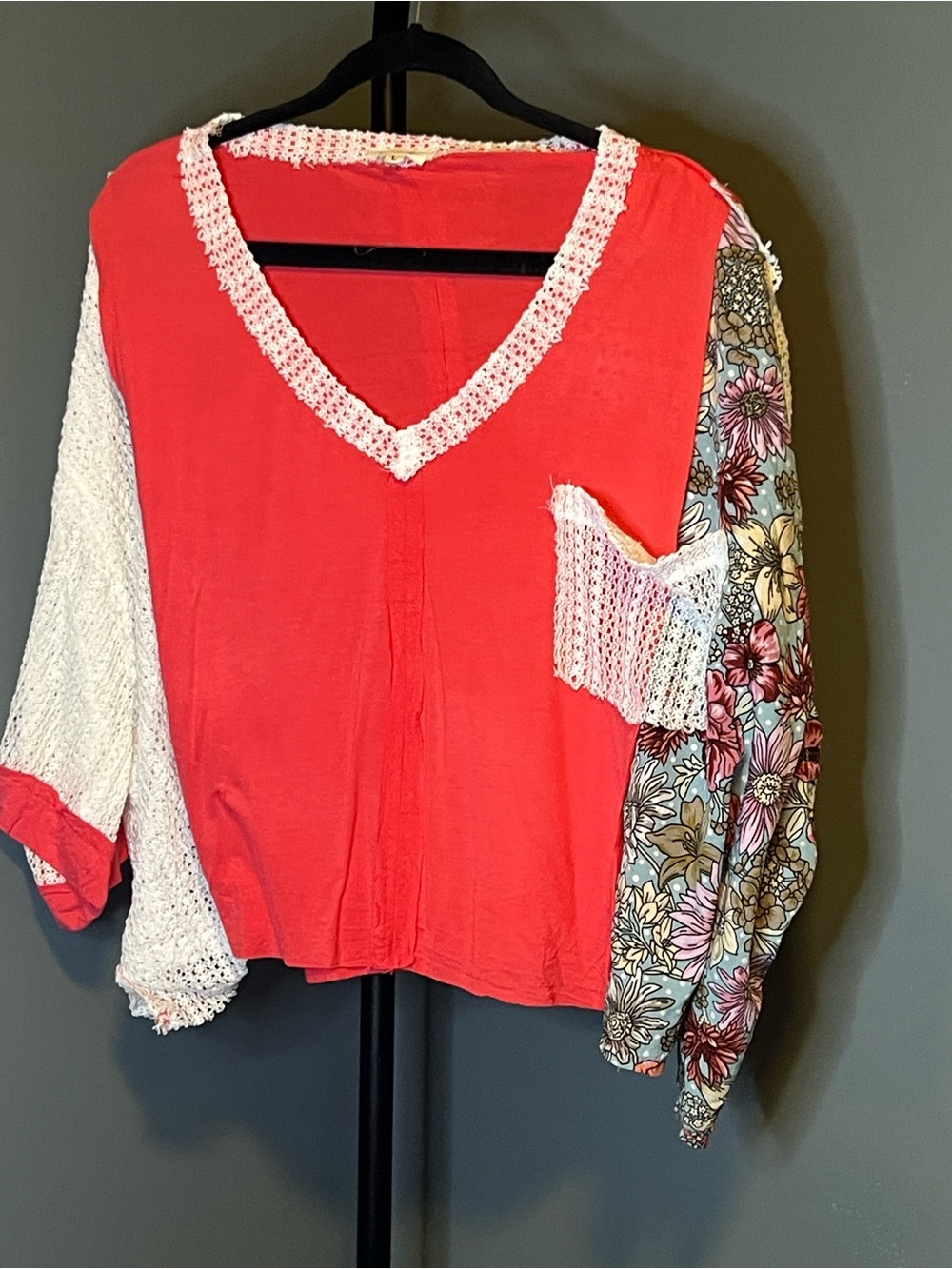 POL Coral V-Neck Mixed-Sleeve Tunic with White Crochet Trim